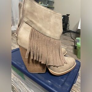 EUC tassel boots